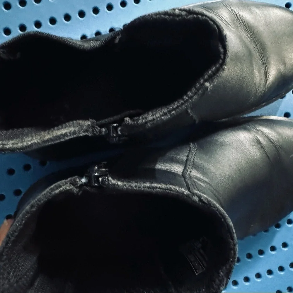 Dr. Martens Youth 2976 Slip Resistant Leather Chelsea Black‎ Casual Punk Boots 4
